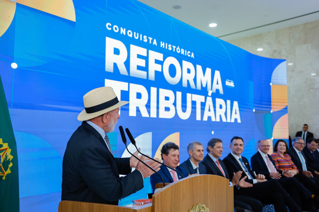 Como o novo modelo tributário funciona e como se preparar para IBS/CBS. Veja impactos, créditos e contratos.