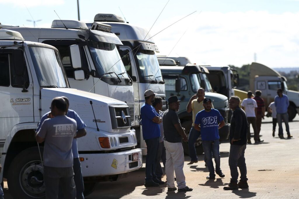 Caminhoneiros e Reforma Tributária: o que a mobilização nacional revela sobre os riscos para 2026
