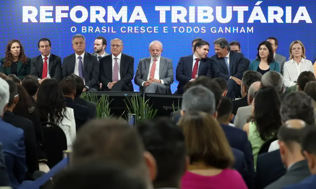 Lula sanciona lei que cria o Comitê Gestor do IBS e libera regulamentos da Reforma Tributária. Entenda impactos práticos e próximos passos.