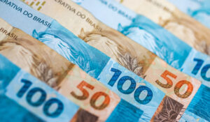 Arrecadação federal bate R$ 2,93 trilhões em 2025 e IOF sobe 20,5%. Veja o impacto real para empresas e a Reforma Tributária.
