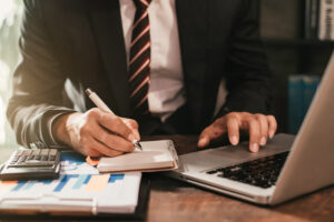 PLP 128/2025 aumenta a tributação do Lucro Presumido ao ajustar a base de cálculo. Entenda impactos, riscos e estratégias para empresas.