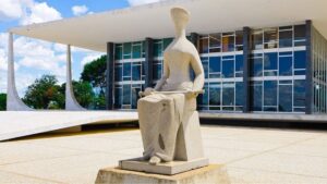 STF decide sobre isenção de dividendos até o dia 24. Entenda impactos fiscais, riscos e estratégias para empresas.