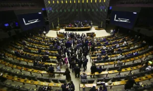 Câmara aprova benefícios fiscais para áreas de livre comércio em 2026. Entenda impactos práticos e o que muda com a Reforma Tributária.