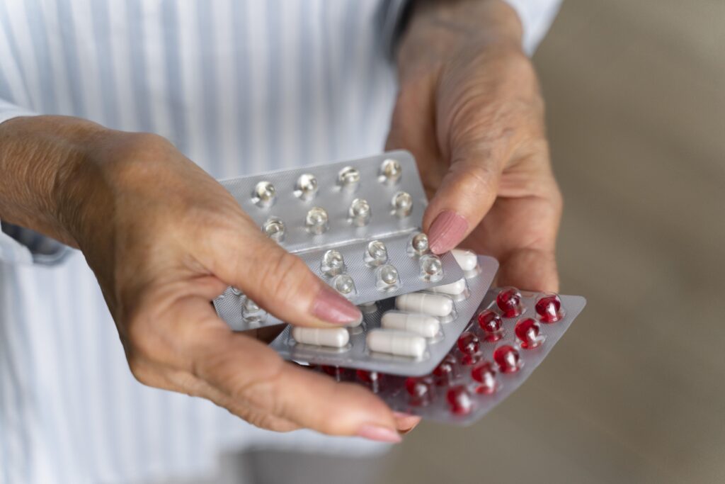 Receita esclarece aplicação de alíquota zero de PIS e Cofins para produtos farmacêuticos, inclusive veterinários. Entenda impactos fiscais para empresas.